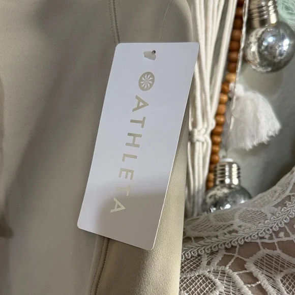 Athleta Salutation Cargo Tight - Picture 4 of 9